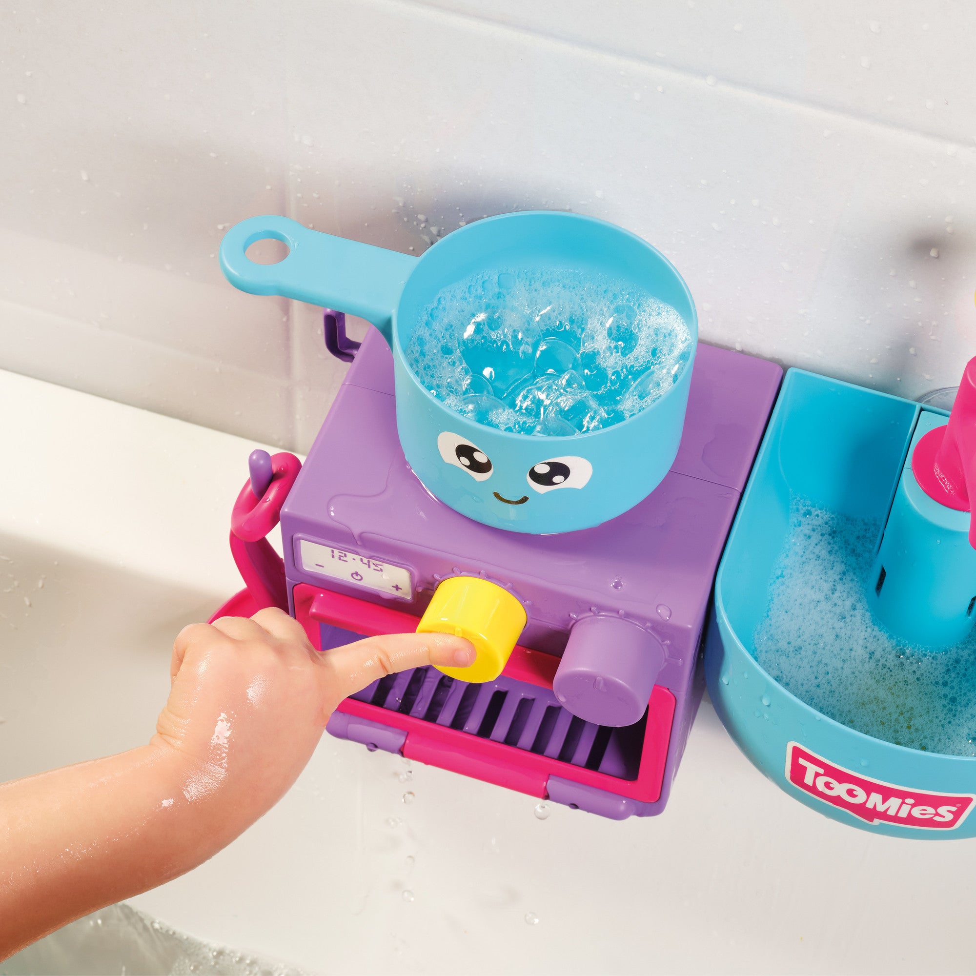 Baño y cocina con espuma