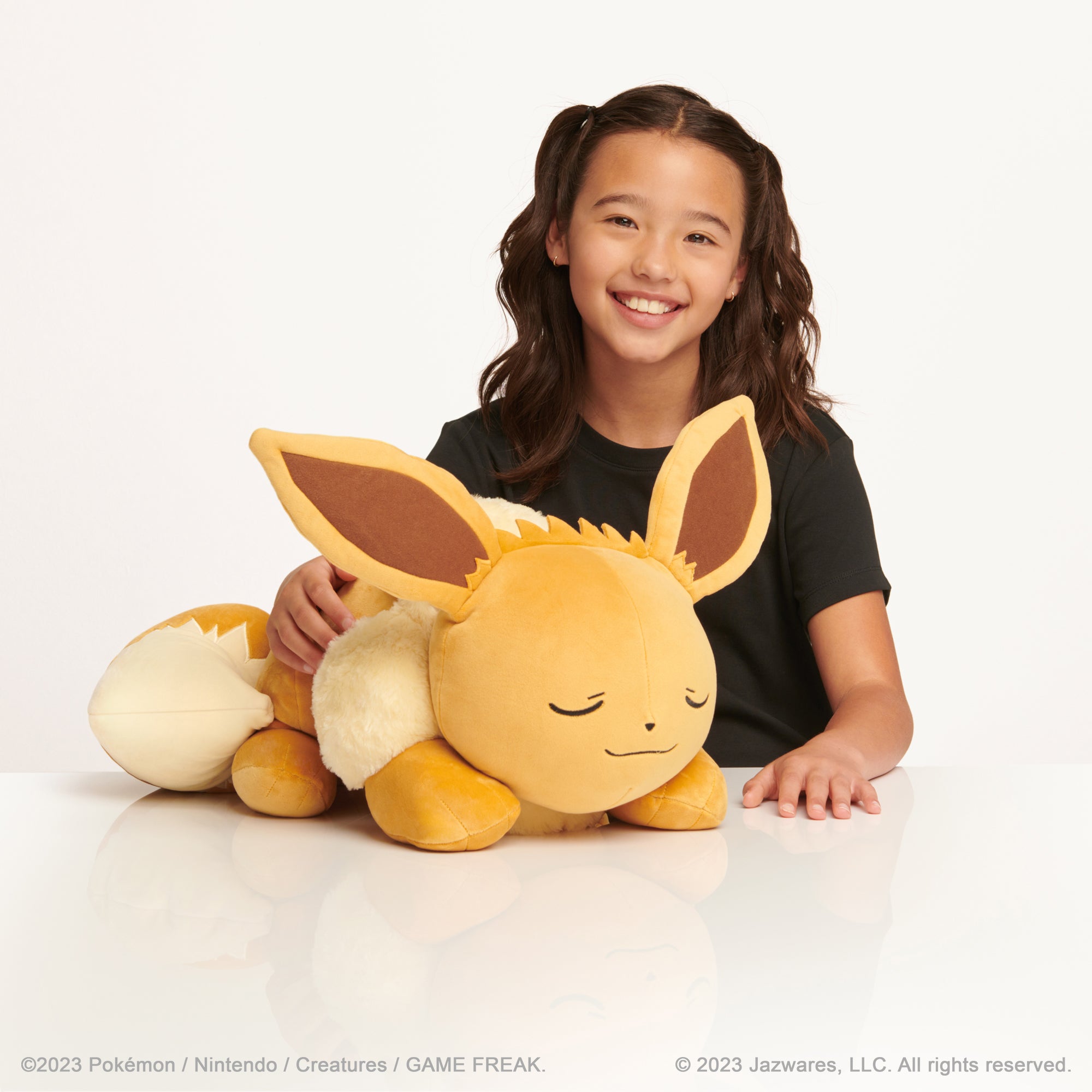 Peluche de Eevee durmiendo - 46 cm