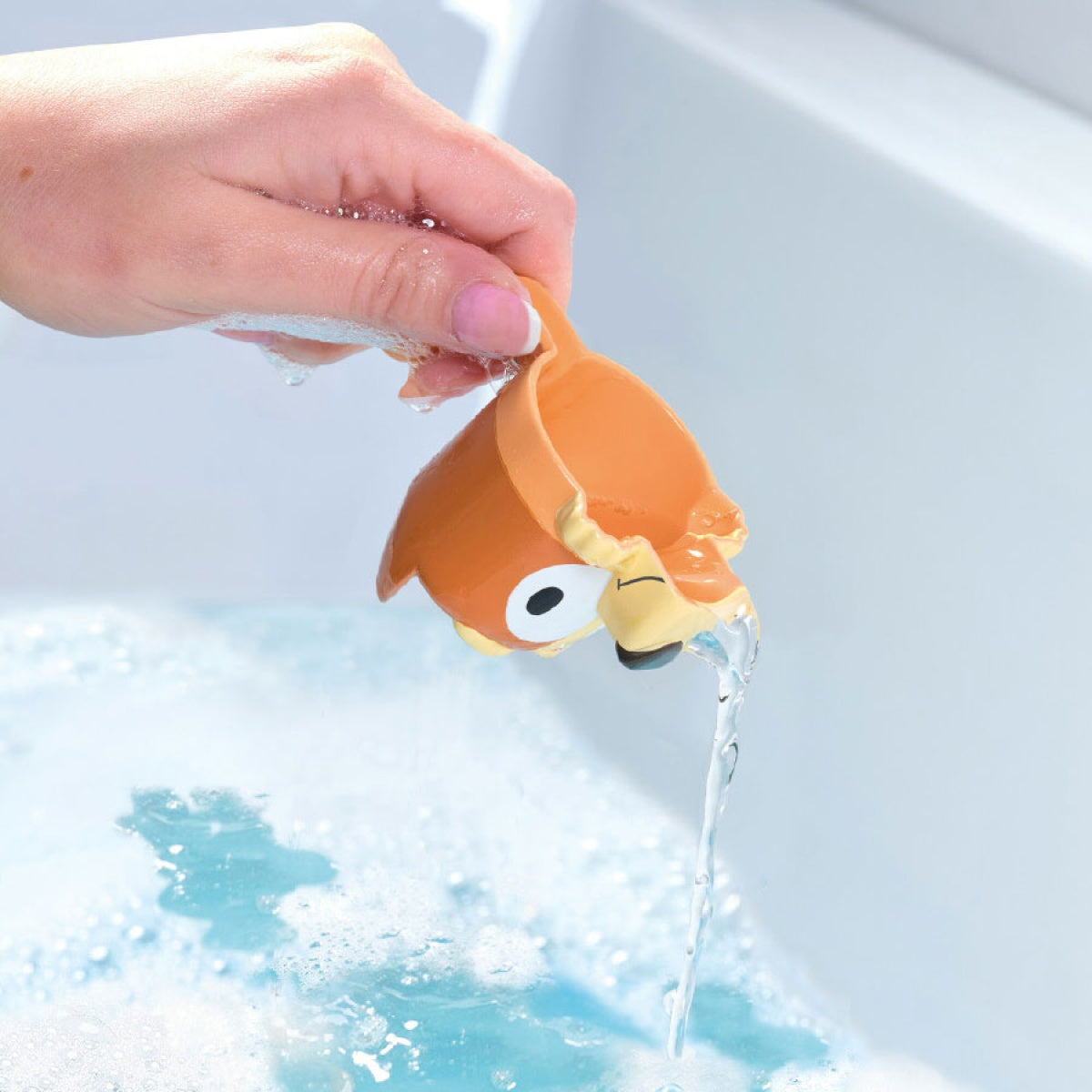 La familia Bluey derrama vasos